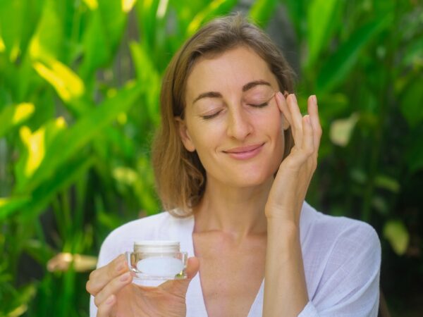 Creme Facial Natural: Por Que Optar por Ingredientes à Base de Ervas