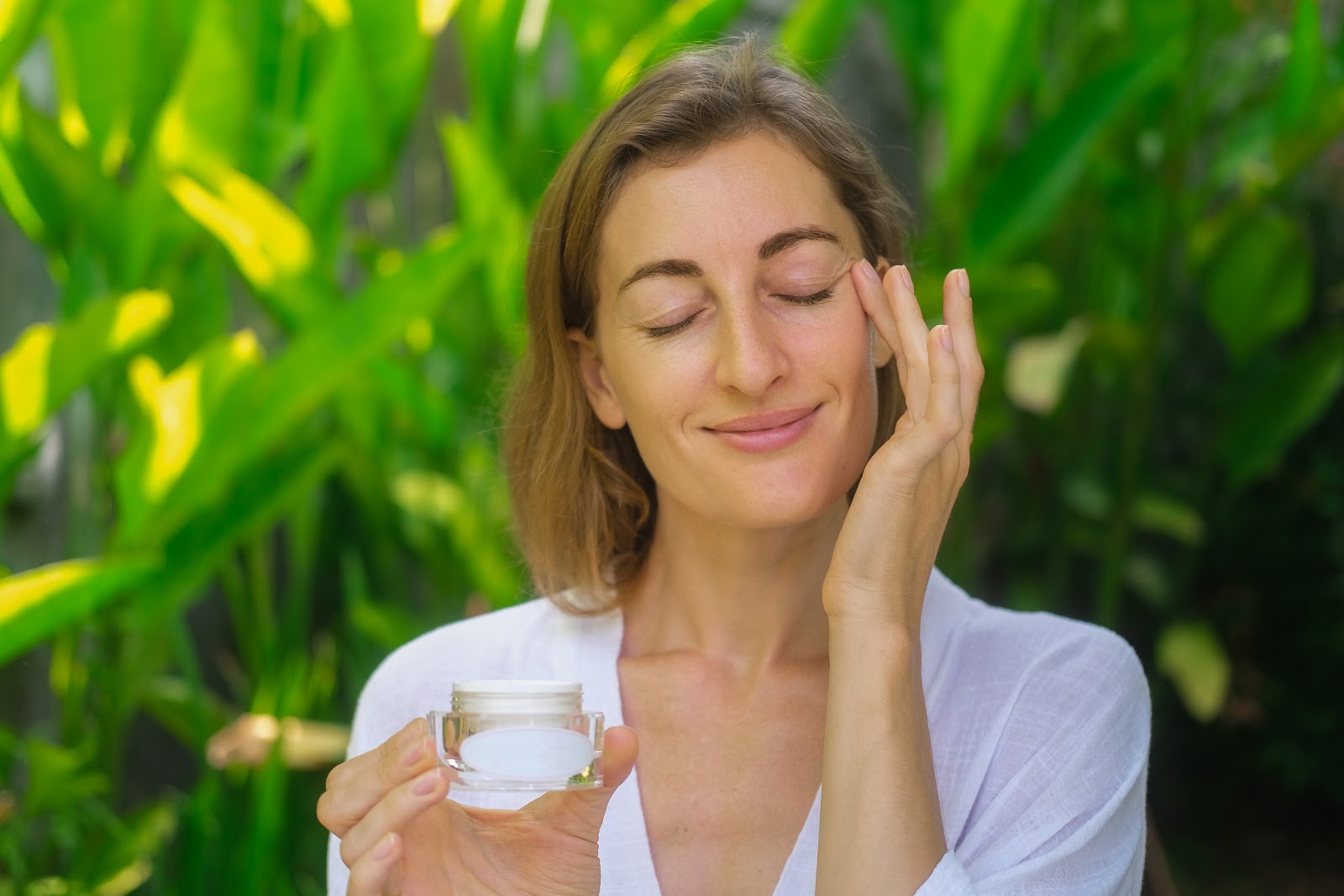 Creme Facial Natural: Por Que Optar por Ingredientes à Base de Ervas